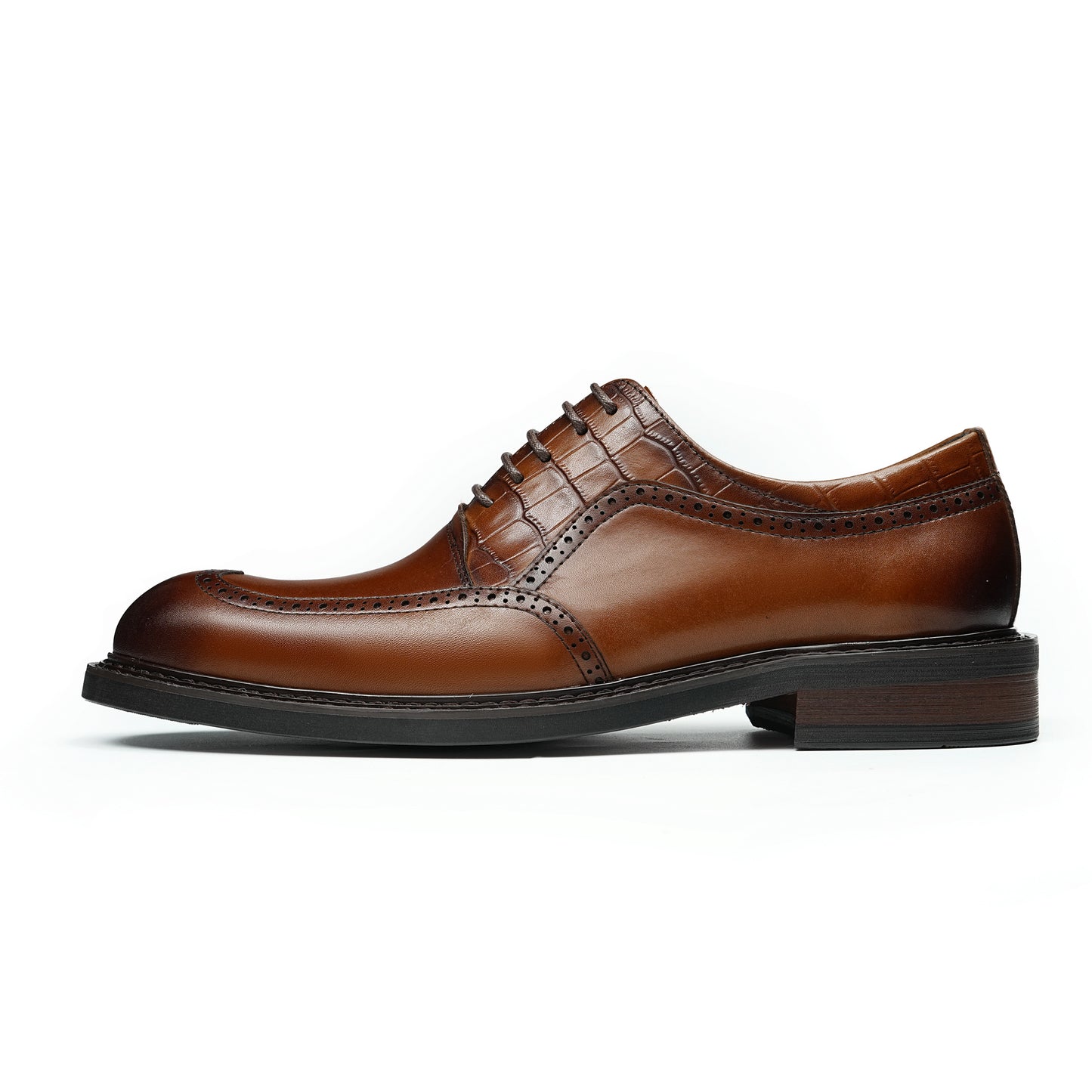 Men's Oxford Shoes: Artisan Broguing & Textured Accent Detailing