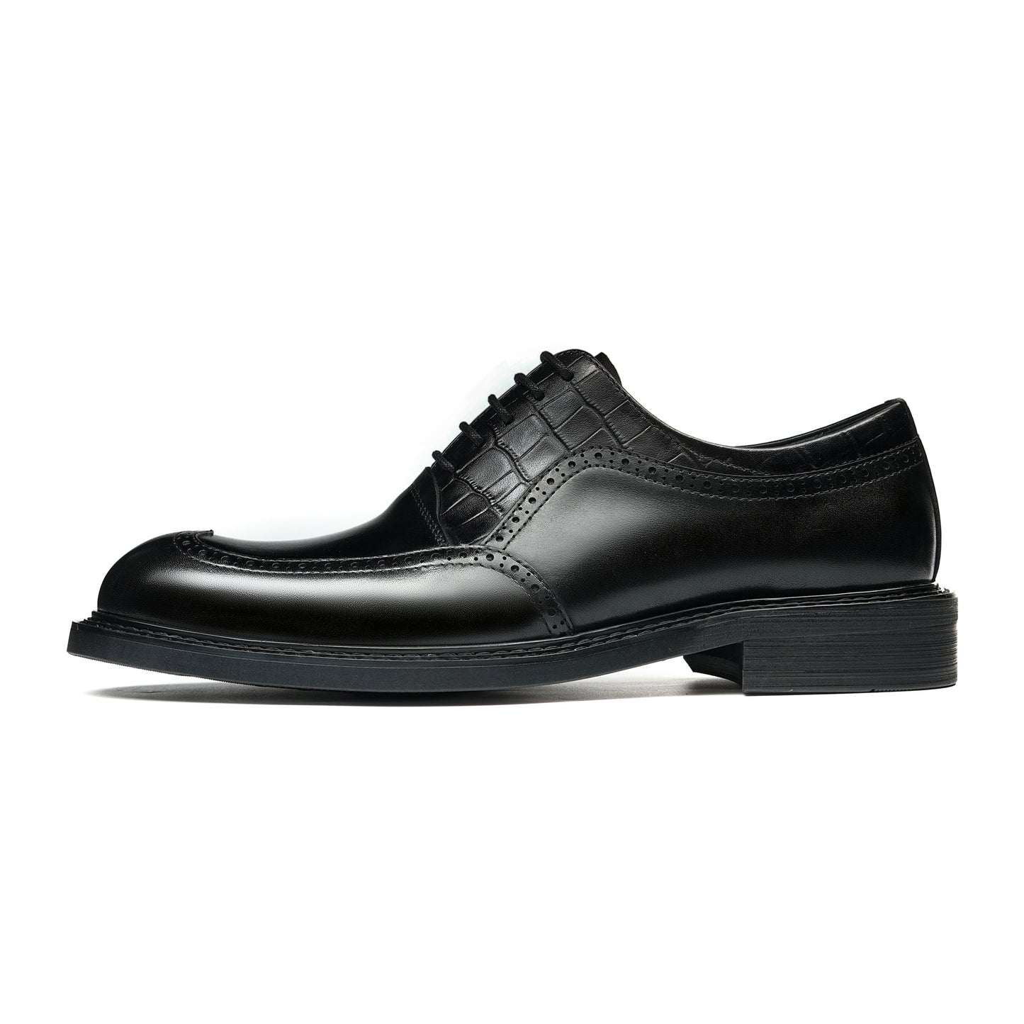 Men's Oxford Shoes: Artisan Broguing & Textured Accent Detailing