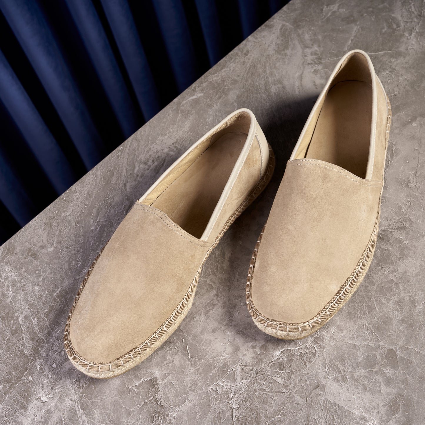 حذاء لوفر من جلد العجل لامع بأصابع كبيرة