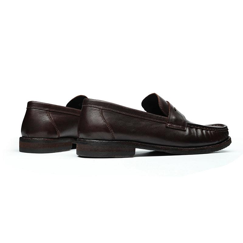 Timeless Loafers: Goodyear Welt Craft & Staged Strap Sophistication