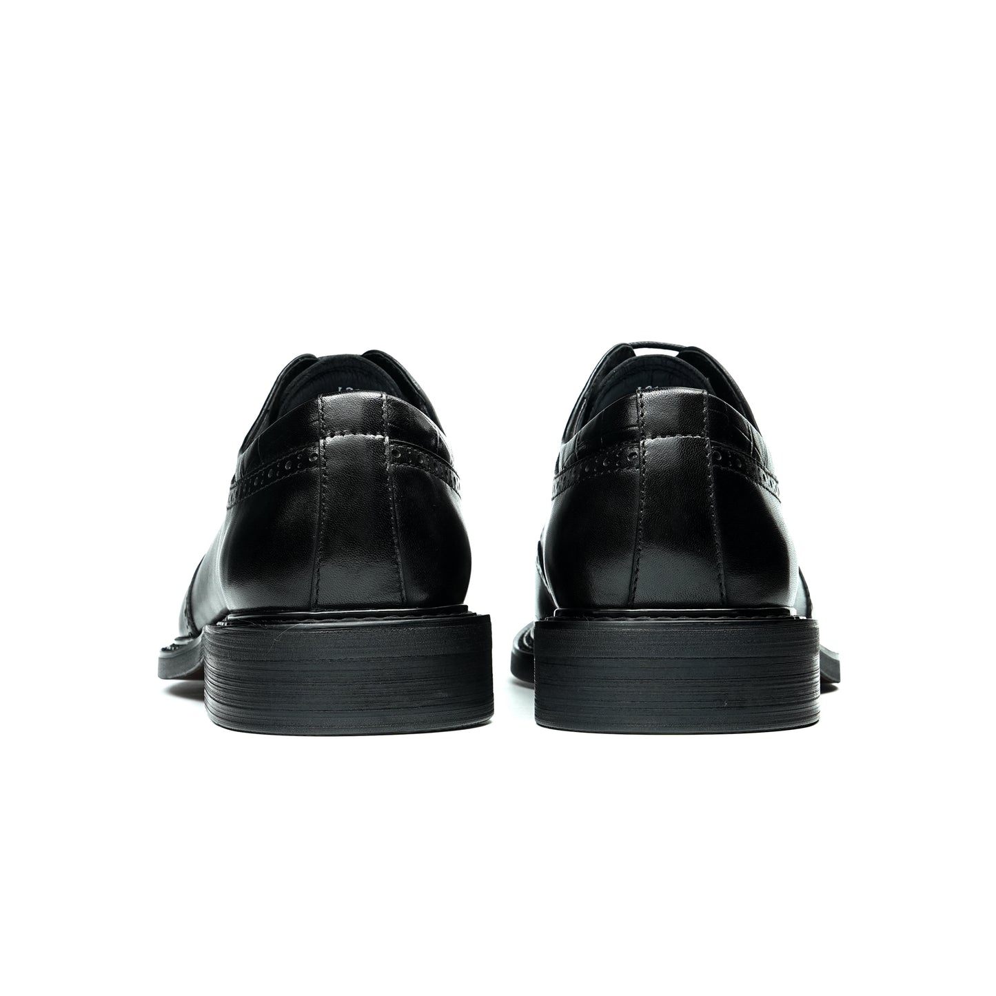 Men's Oxford Shoes: Artisan Broguing & Textured Accent Detailing