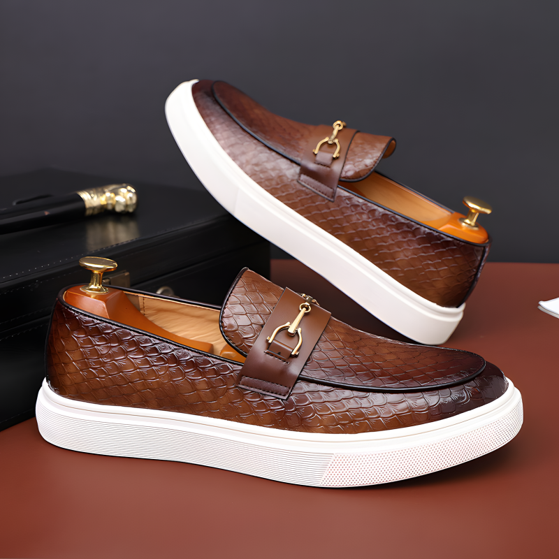 Men's Retro Textured Loafers with Metal Decoration