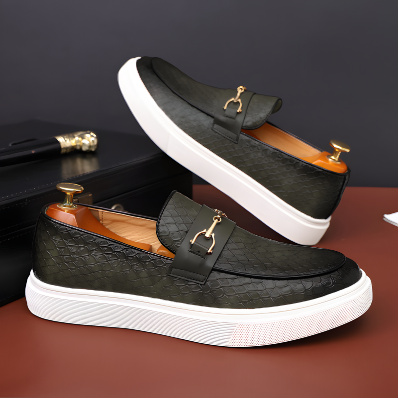Men's Retro Textured Loafers with Metal Decoration