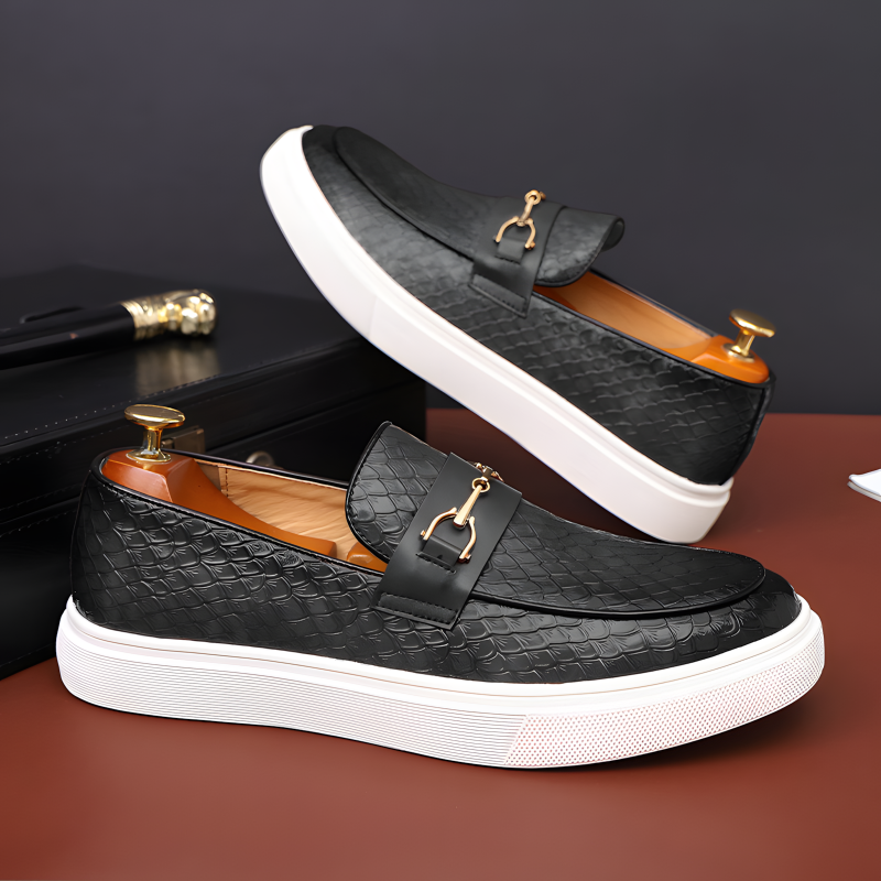 Men's Retro Textured Loafers with Metal Decoration