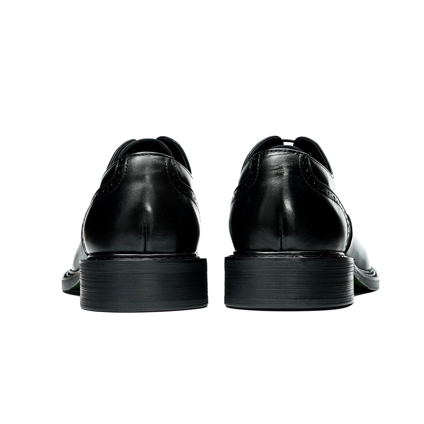 Men's Oxford Shoe Excellence: Spacious Toe Silhouette & Multi-Element Detailing