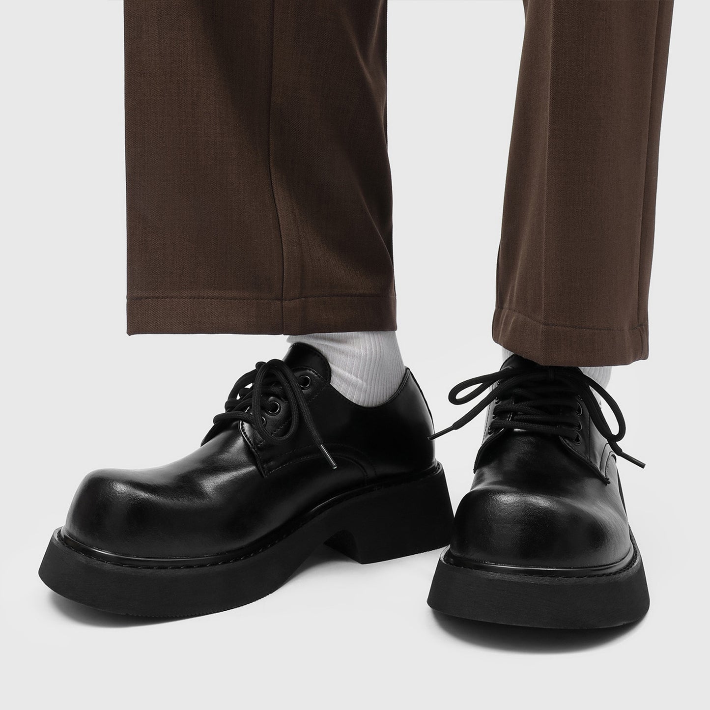 Men's Derby Bold Round-Toe with a Substantial Chunky Sole