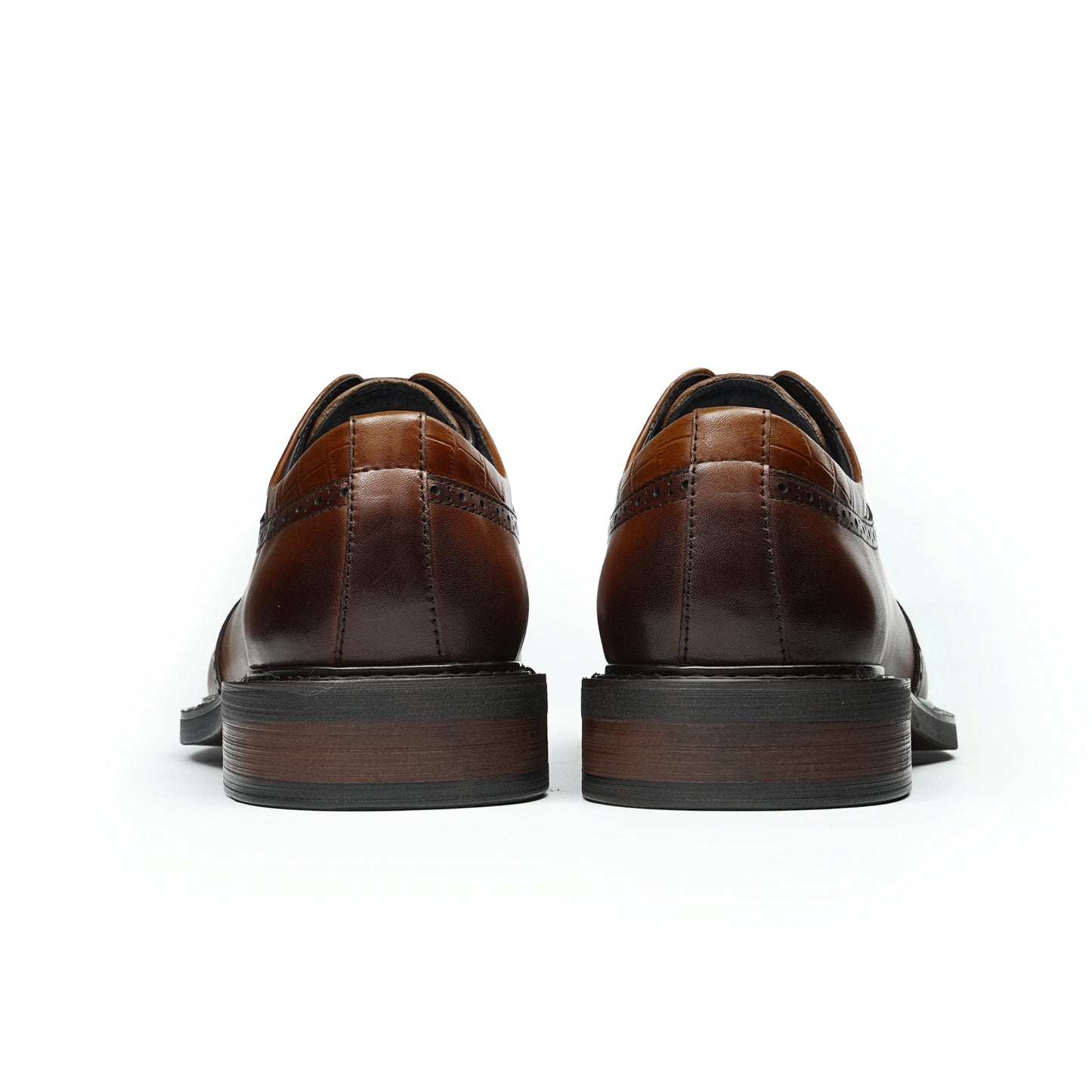 Men's Oxford Shoes: Artisan Broguing & Textured Accent Detailing