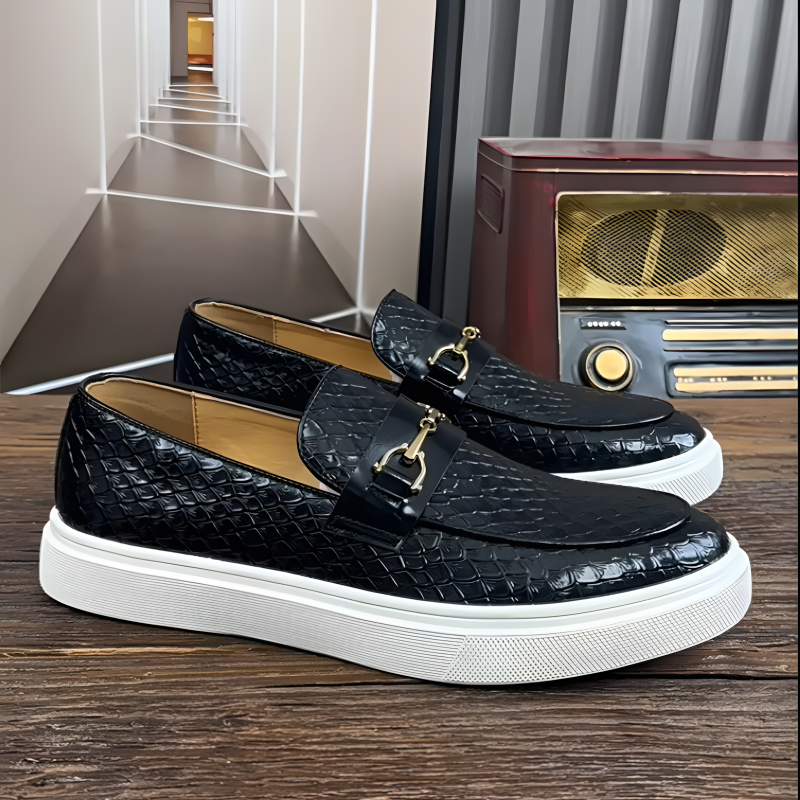 Men's Retro Textured Loafers with Metal Decoration