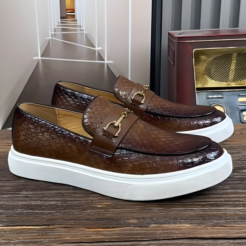 Men's Retro Textured Loafers with Metal Decoration