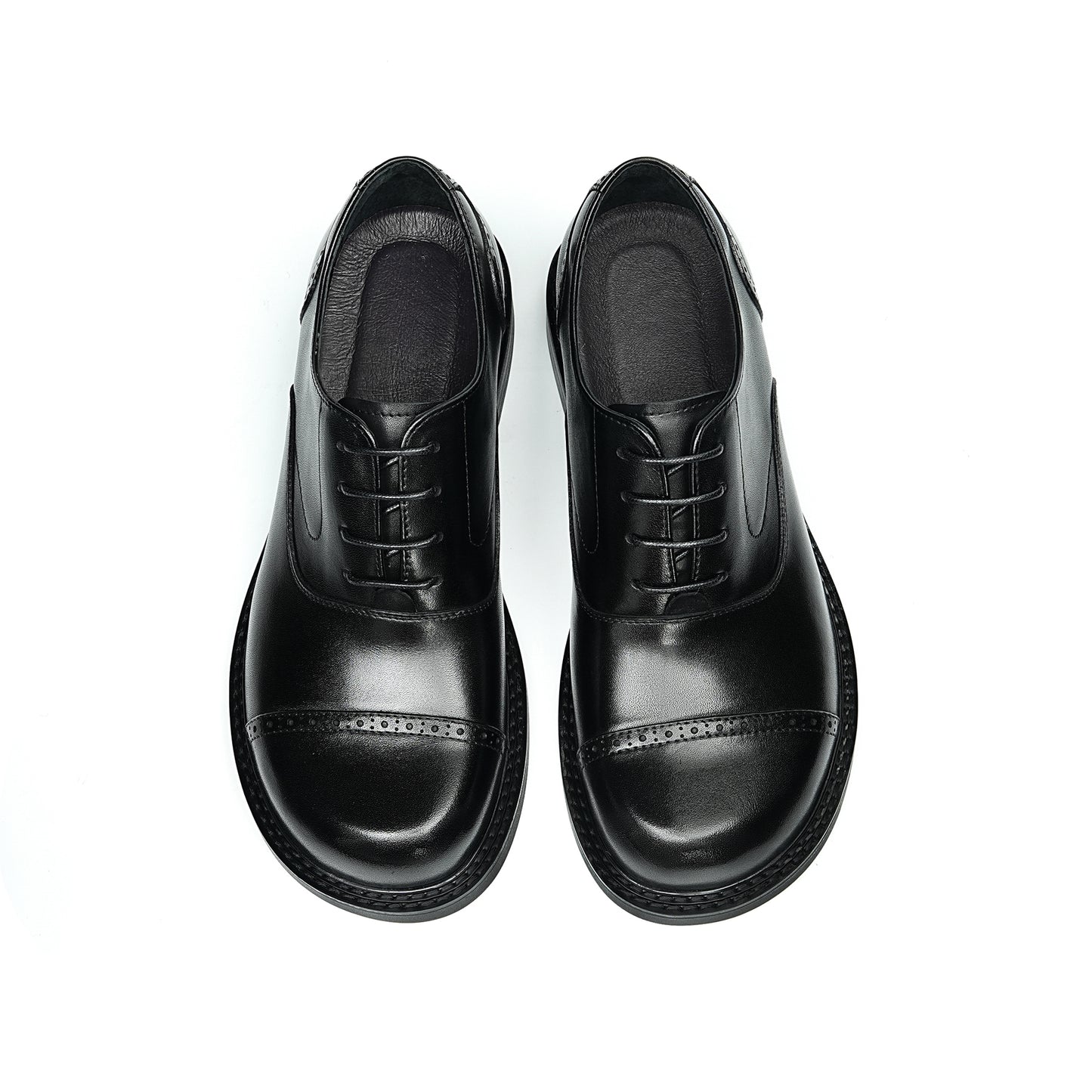 Men's Oxford Shoe Excellence: Spacious Toe Silhouette & Multi-Element Detailing