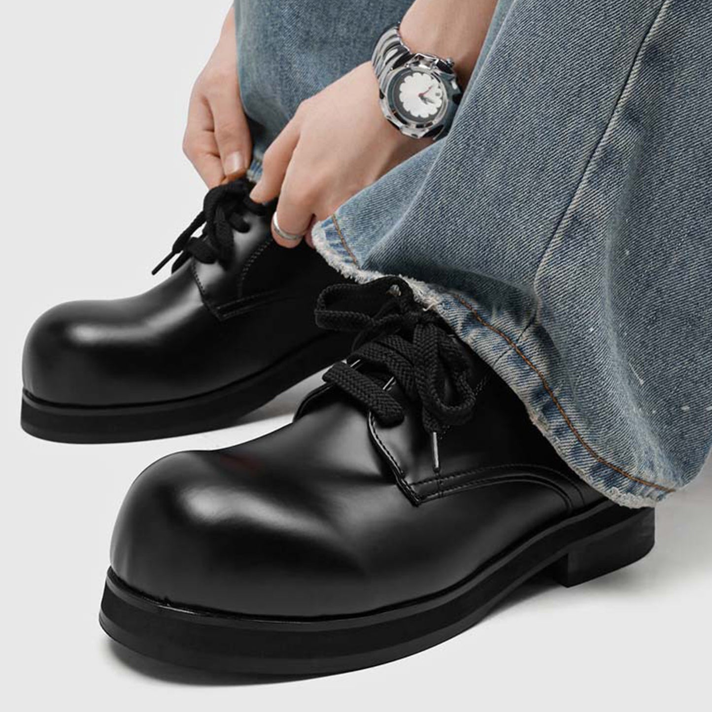 Men's Derby Shoes with a Distinct Rounded Toe & Glossy Finish