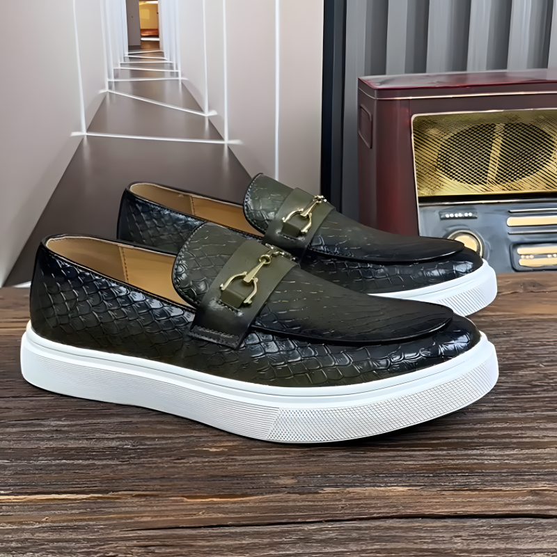 Men's Retro Textured Loafers with Metal Decoration