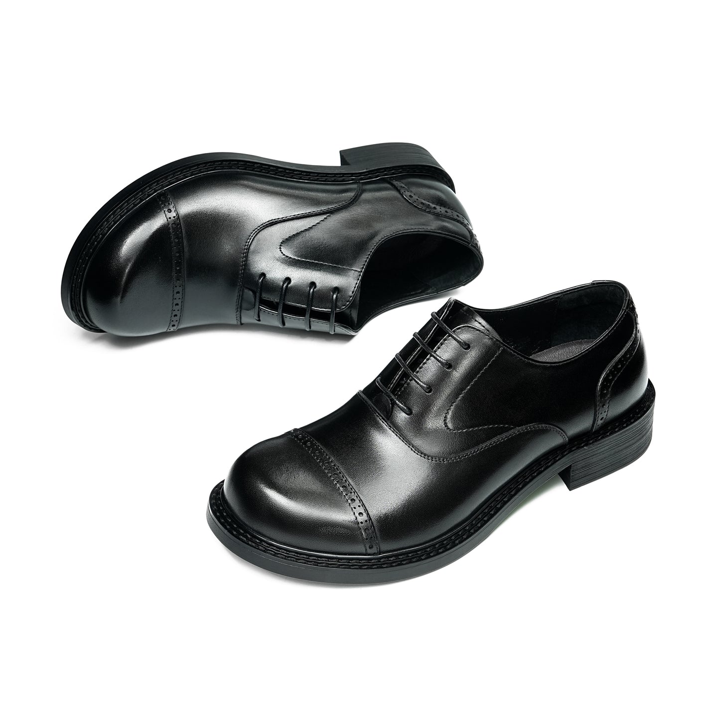 Men's Oxford Shoe Excellence: Spacious Toe Silhouette & Multi-Element Detailing