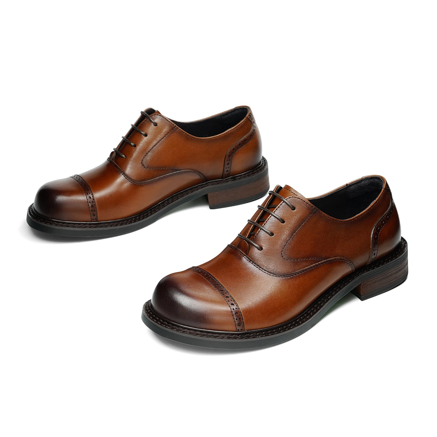 Men's Oxford Shoe Excellence: Spacious Toe Silhouette & Multi-Element Detailing