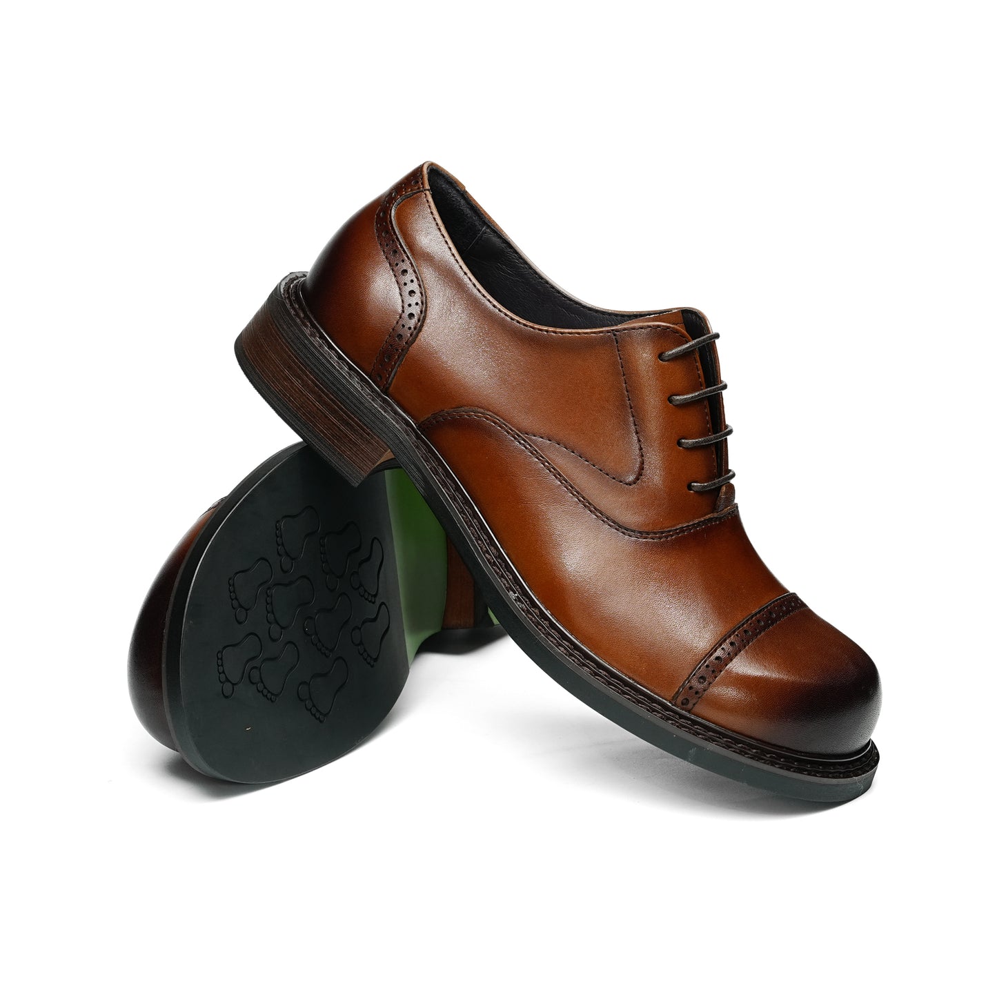 Men's Oxford Shoe Excellence: Spacious Toe Silhouette & Multi-Element Detailing