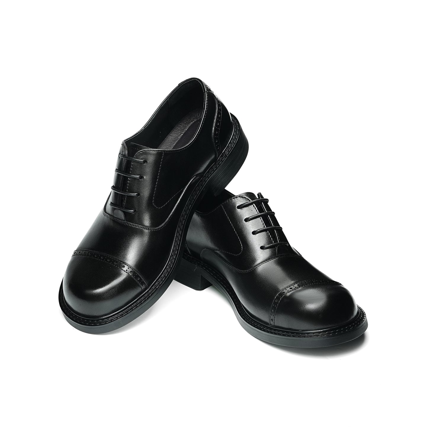 Men's Oxford Shoe Excellence: Spacious Toe Silhouette & Multi-Element Detailing