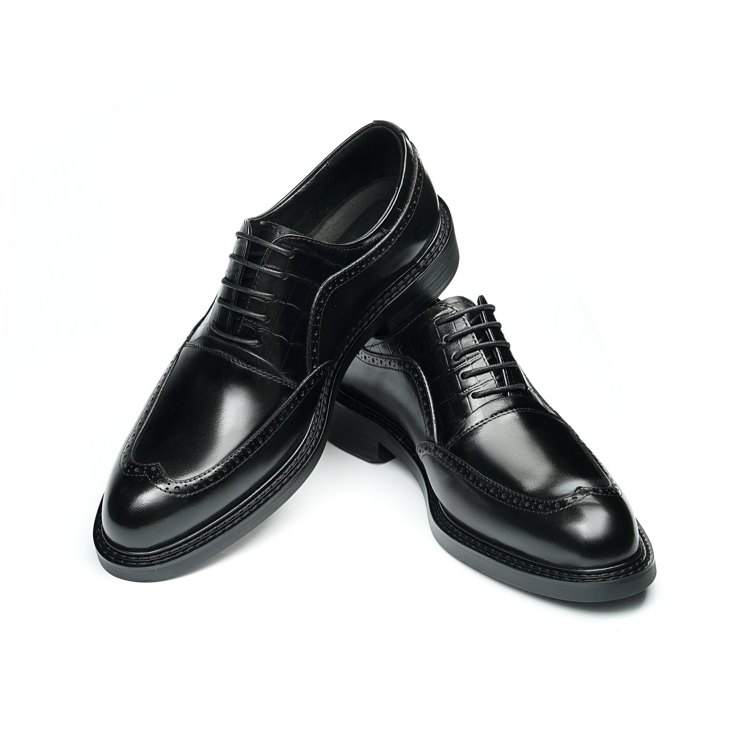 Men's Oxford Shoes: Artisan Broguing & Textured Accent Detailing