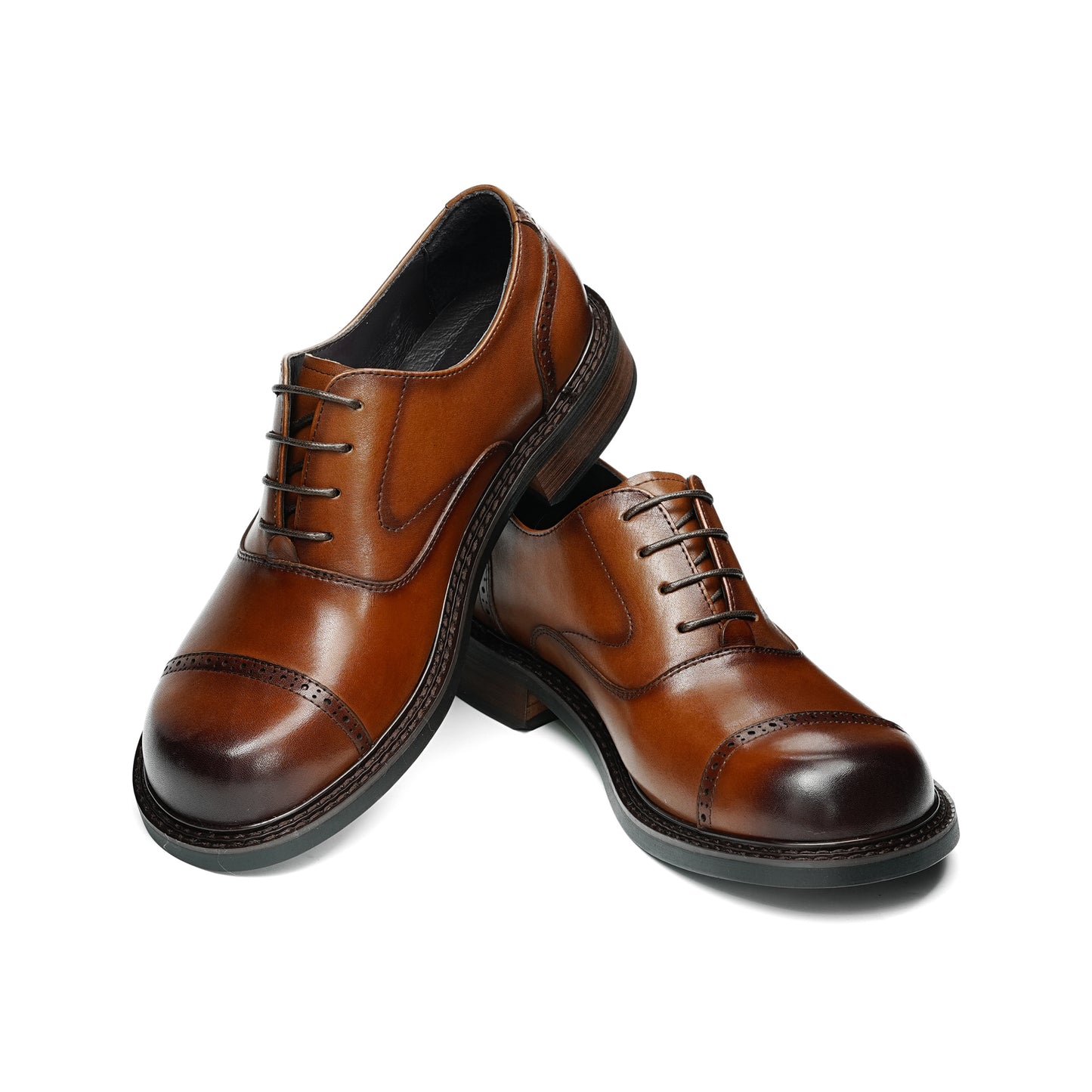 Men's Oxford Shoe Excellence: Spacious Toe Silhouette & Multi-Element Detailing