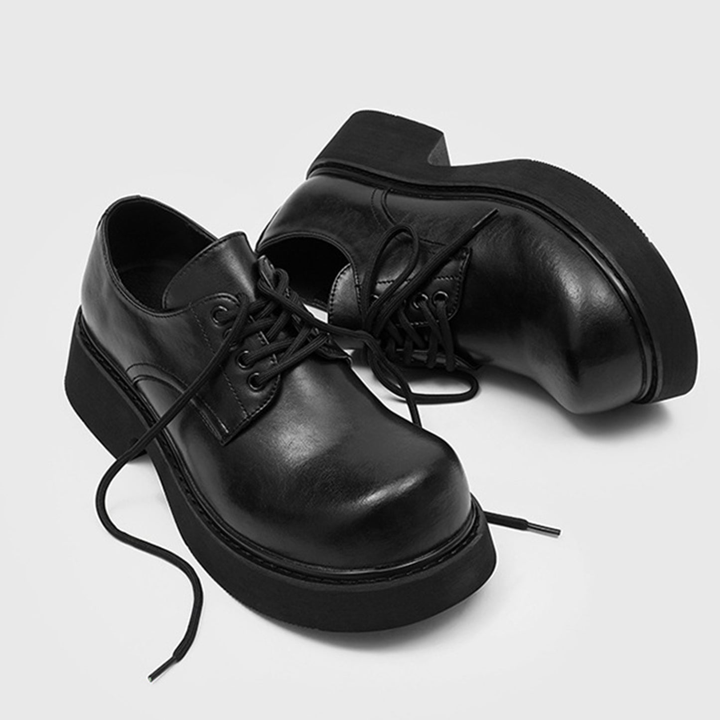 Men's Derby Bold Round-Toe with a Substantial Chunky Sole