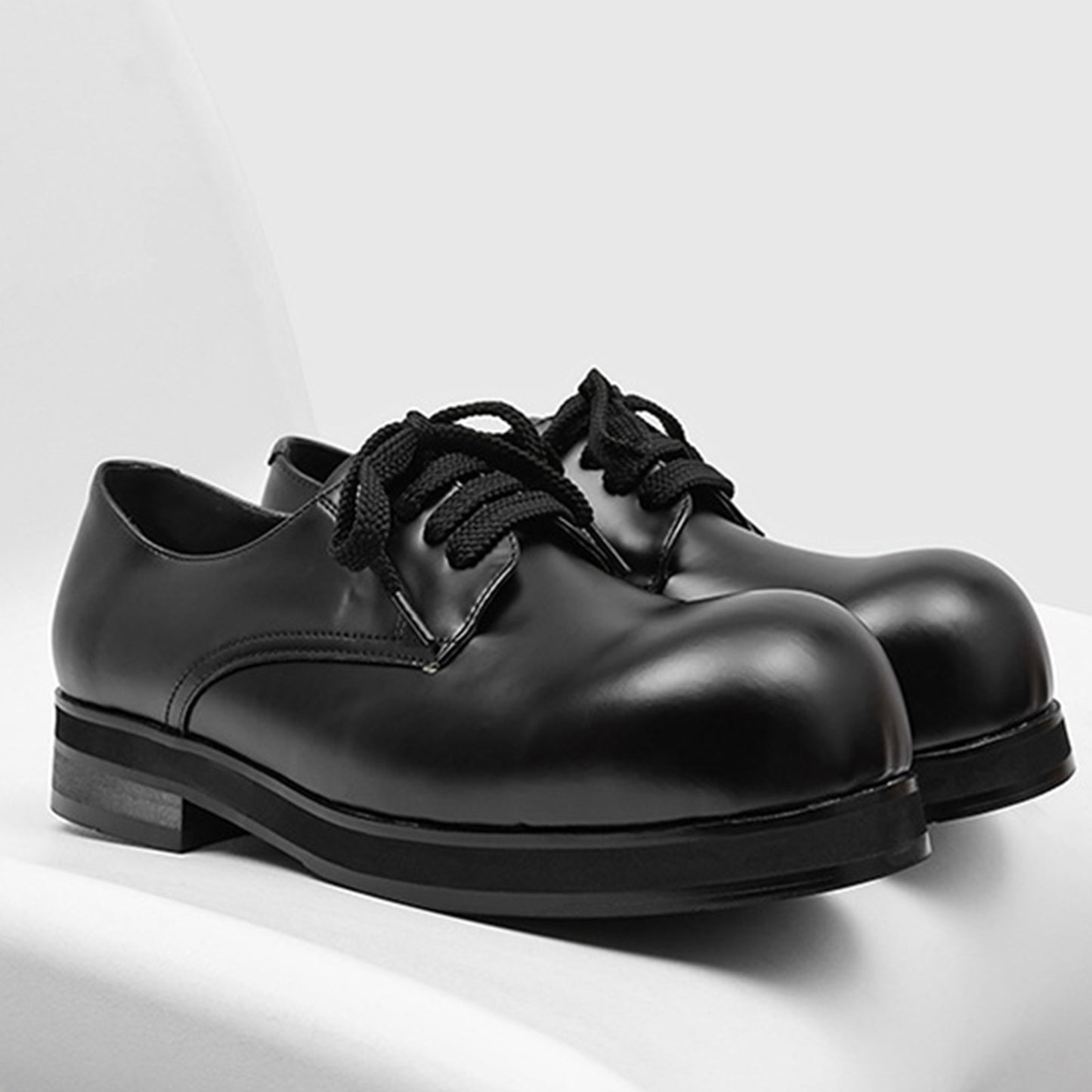 Men's Derby Shoes with a Distinct Rounded Toe & Glossy Finish
