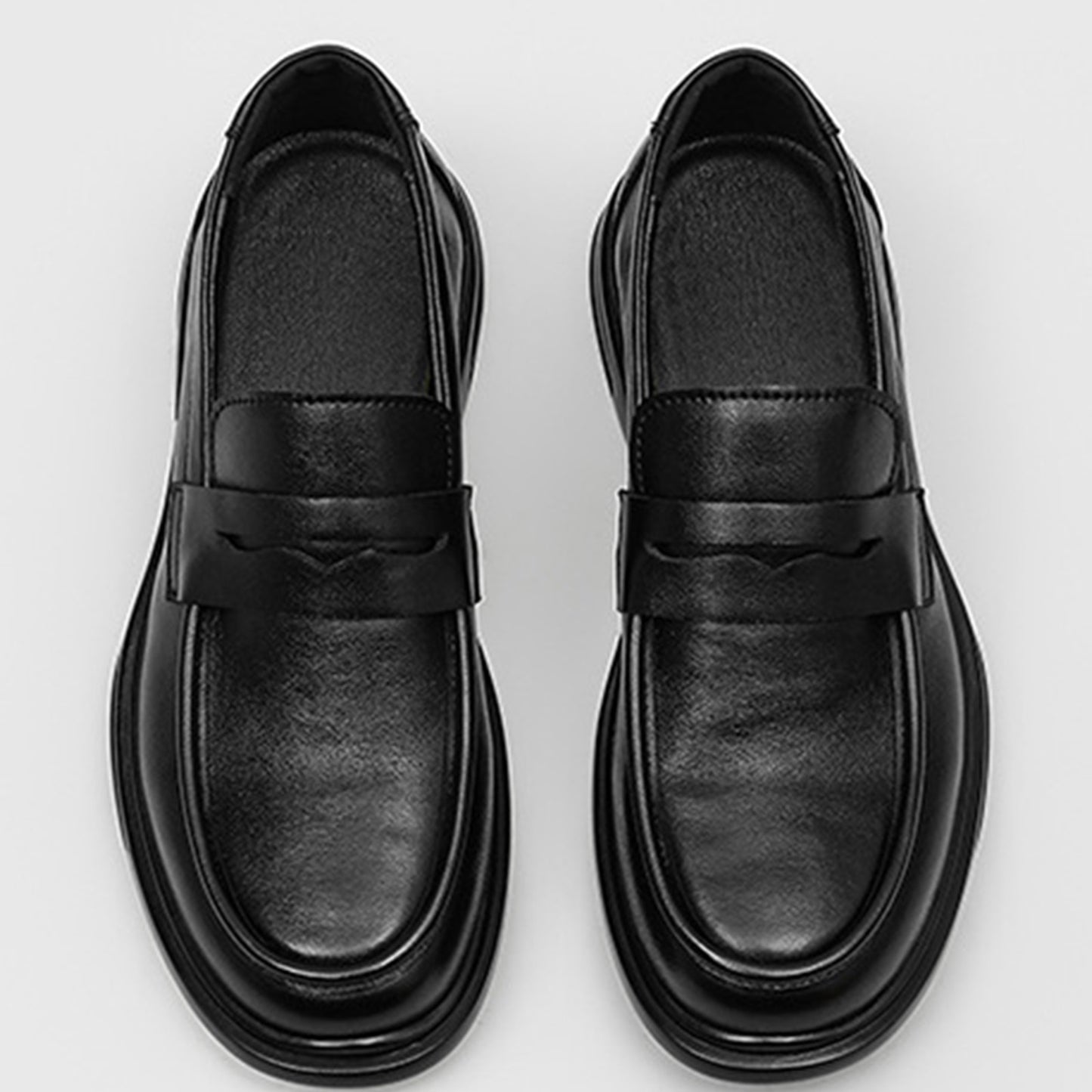 Men's Loafer Shoes Elegant Slip-On with a Clean Seam and Structured Sole
