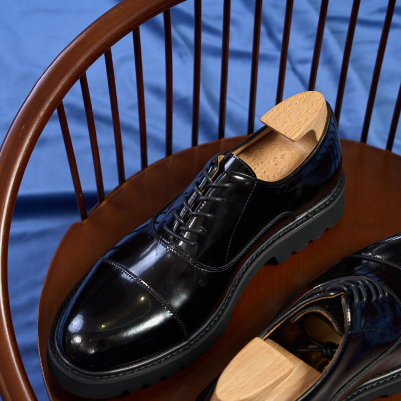 Refined Men's Oxford Shoes: Mirror Shine & Structured Toe Design