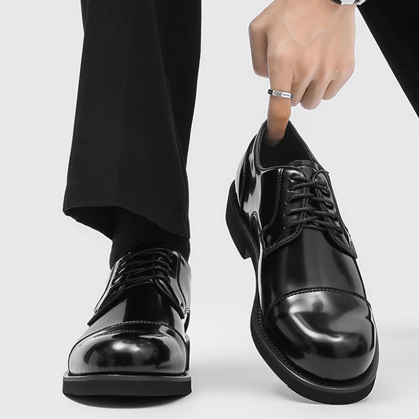 Classic Men's Derby Shoes Cap-Toe with a Polished Finish