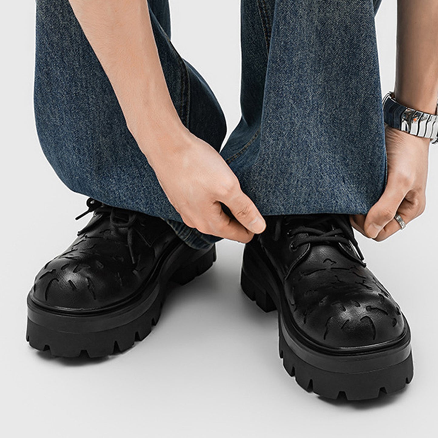 Men's Derbys Shoes: Artistic Cut-Out Pattern & Rugged Sole
