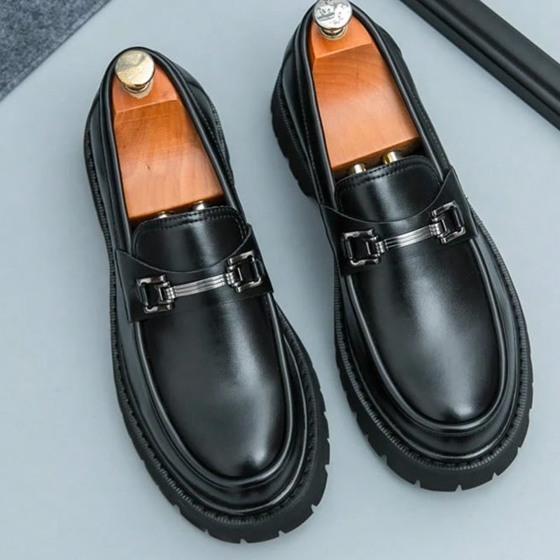 Contrast Men's Loafer: Sculpted Sole & Refined Metal Detail