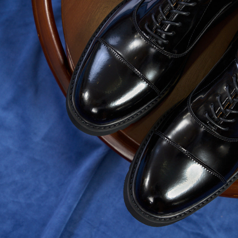 Refined Men's Oxford Shoes: Mirror Shine & Structured Toe Design