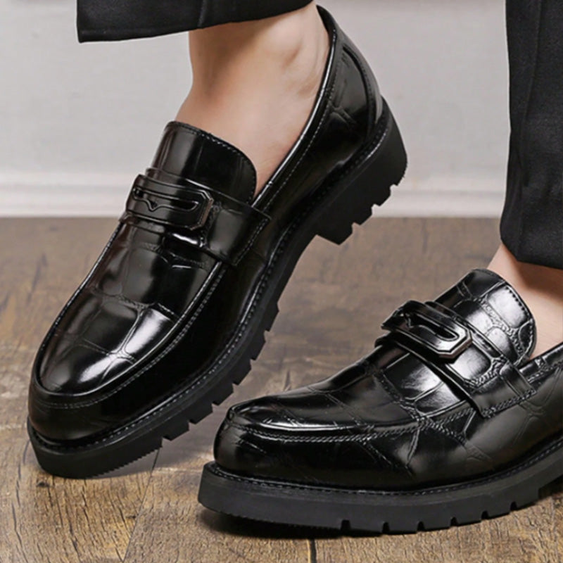 Men's Loafer Textured Design: Sculptural Buckle & Substantial Sole