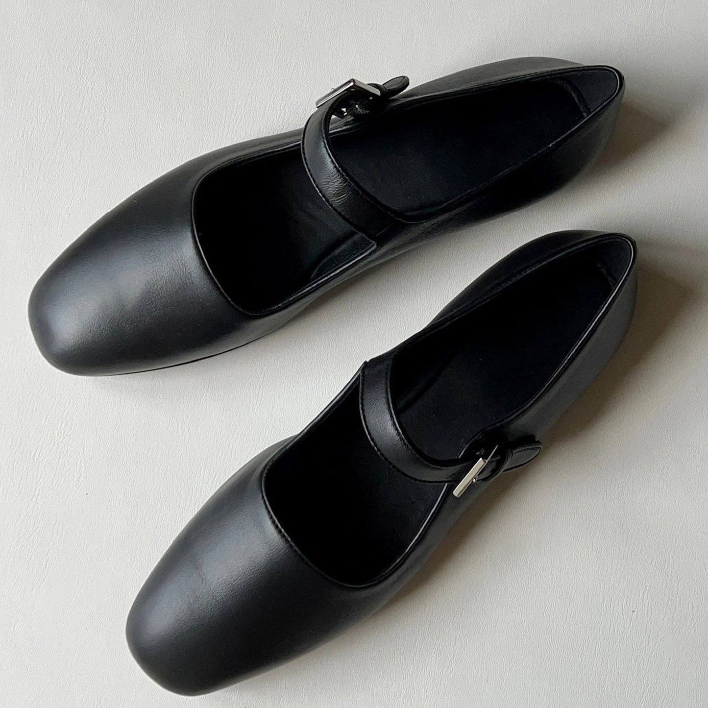 Classic Women's Mary Jane Flats with Polished Metal Buckle and Rounded Toe