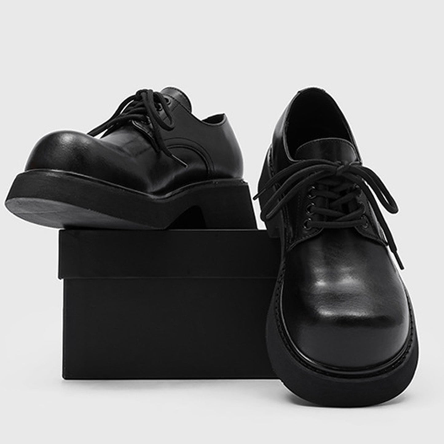 Men's Derby Bold Round-Toe with a Substantial Chunky Sole