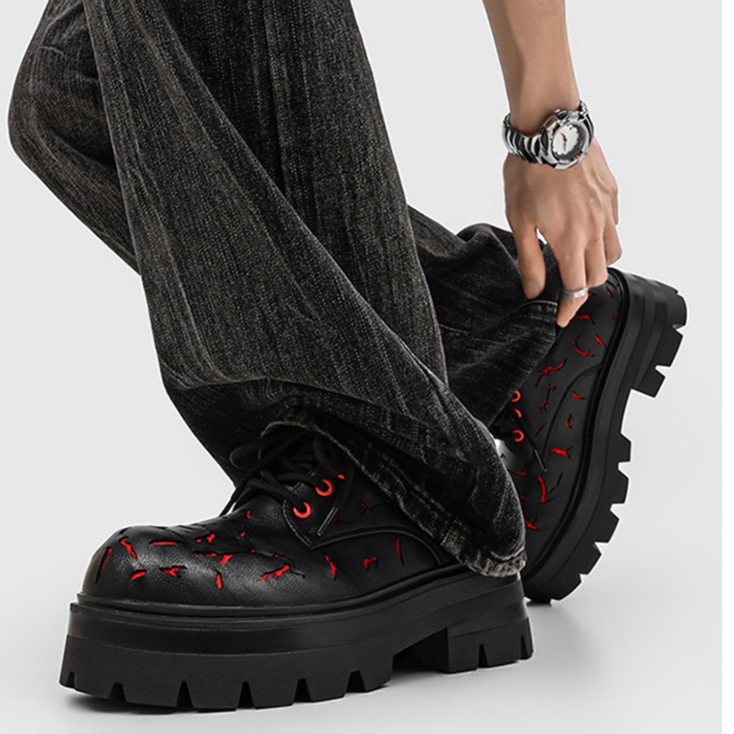 Men's Derbys Shoes: Artistic Cut-Out Pattern & Rugged Sole