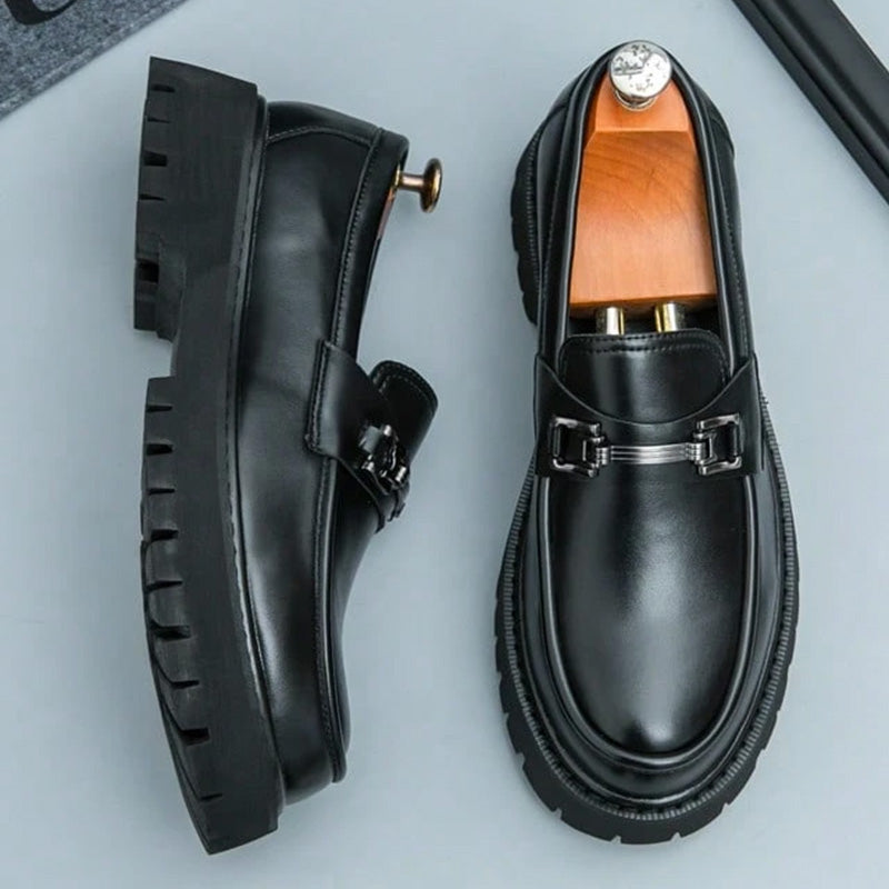Contrast Men's Loafer: Sculpted Sole & Refined Metal Detail