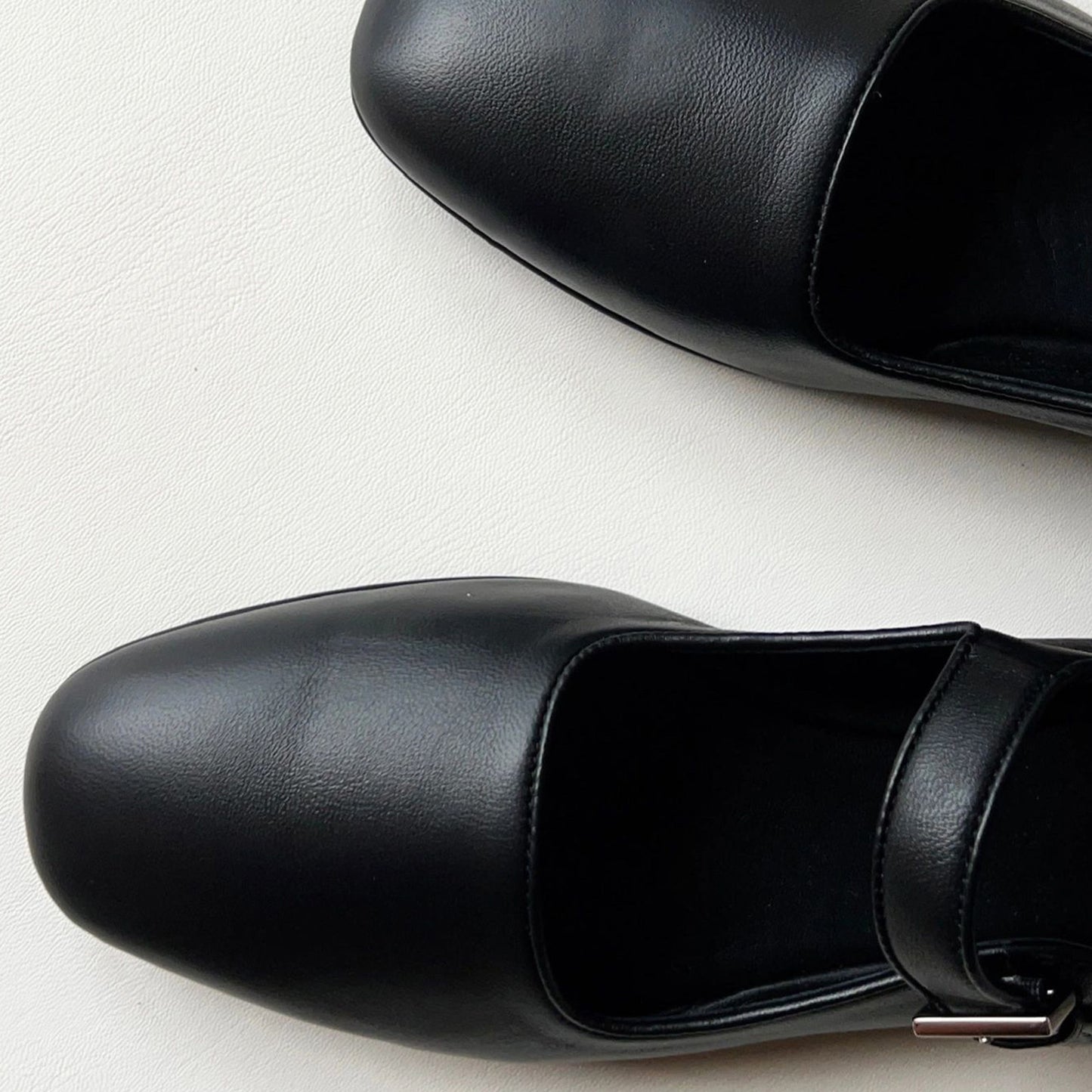 Classic Women's Mary Jane Flats with Polished Metal Buckle and Rounded Toe