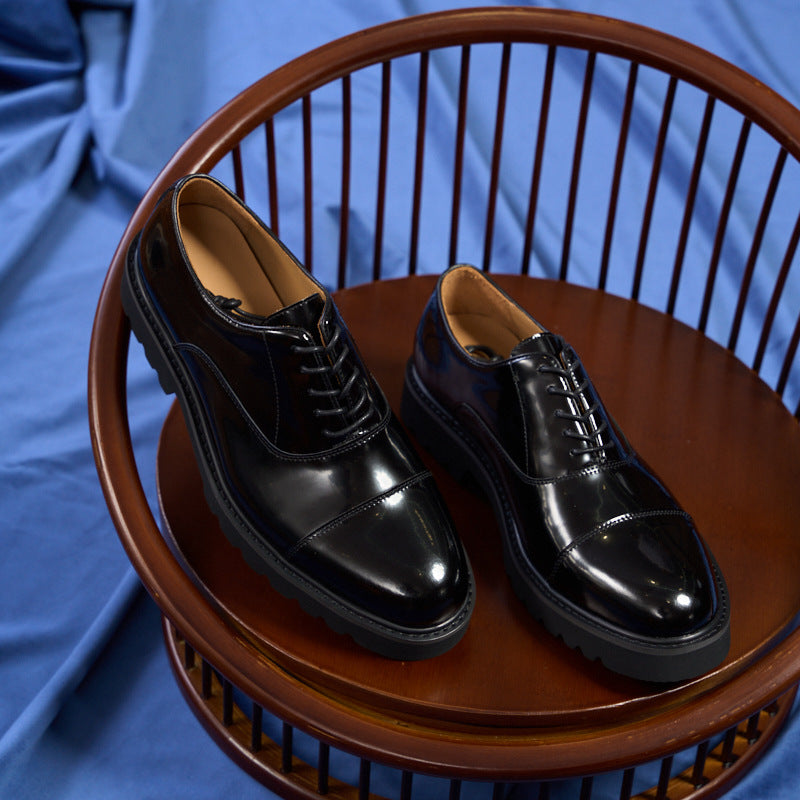 Refined Men's Oxford Shoes: Mirror Shine & Structured Toe Design