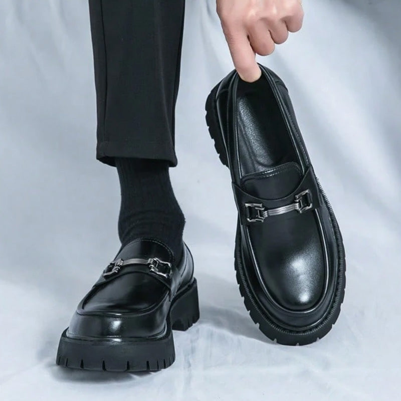 Contrast Men's Loafer: Sculpted Sole & Refined Metal Detail