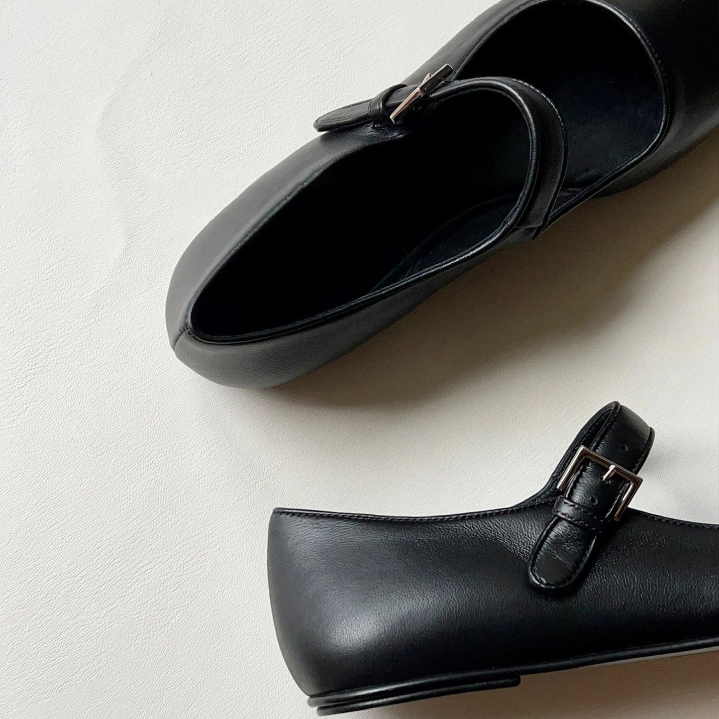 Classic Women's Mary Jane Flats with Polished Metal Buckle and Rounded Toe