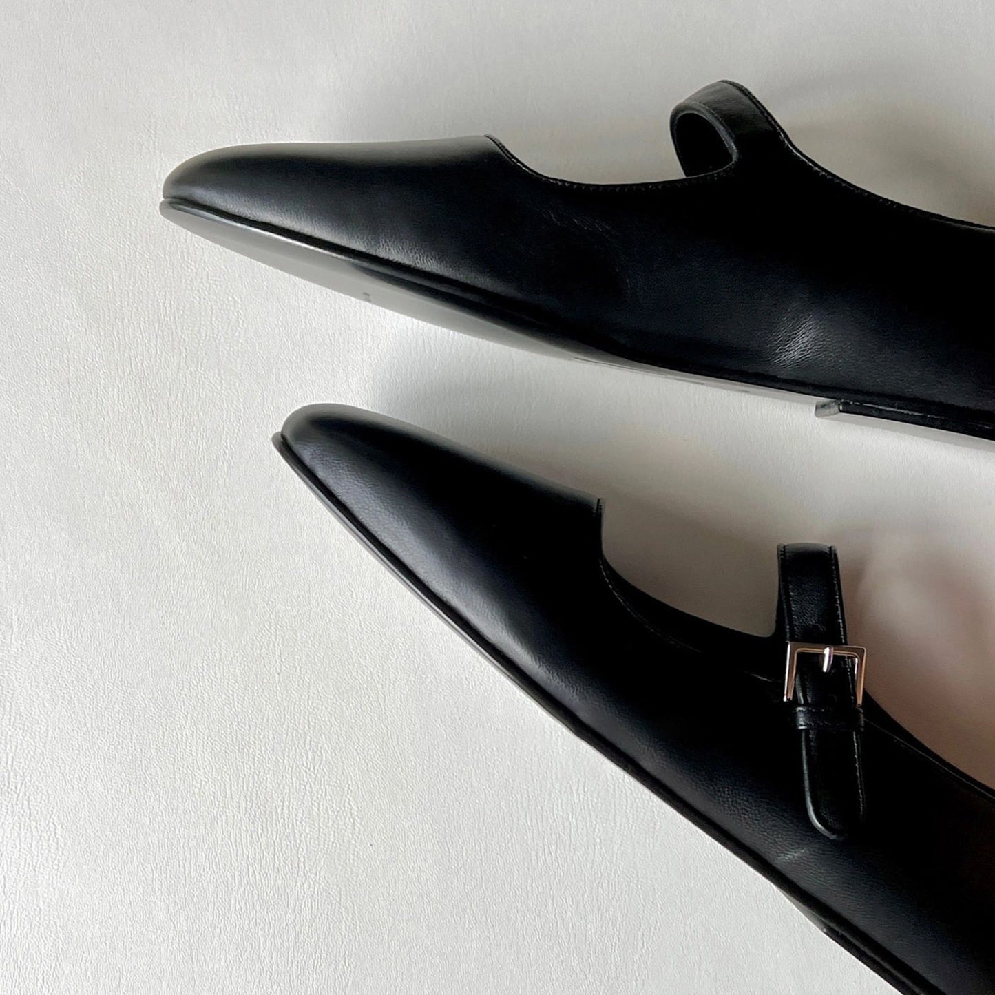 Classic Women's Mary Jane Flats with Polished Metal Buckle and Rounded Toe