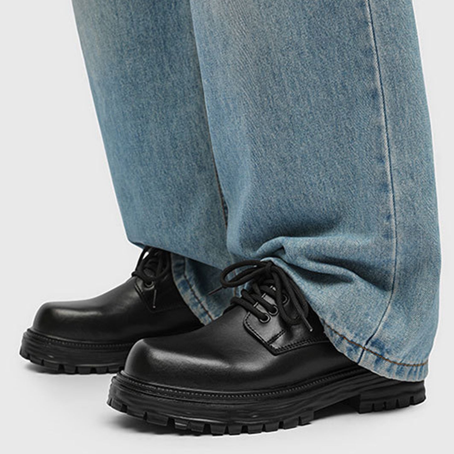 Men's Derby Shoes Heritage-Inspired Lace-Up with Rounded Toe & Bold Sole