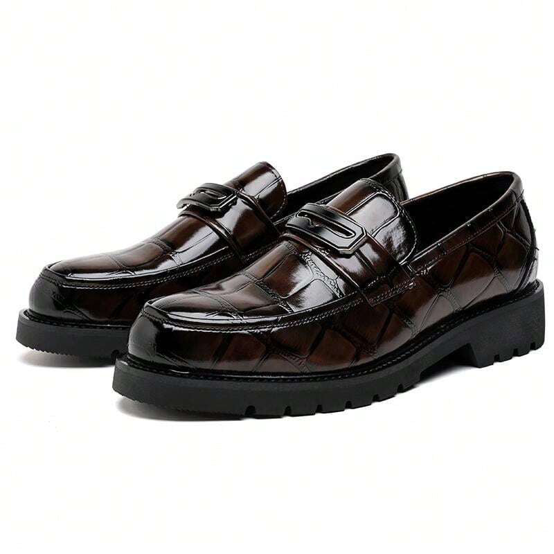 Men's Loafer Textured Design: Sculptural Buckle & Substantial Sole