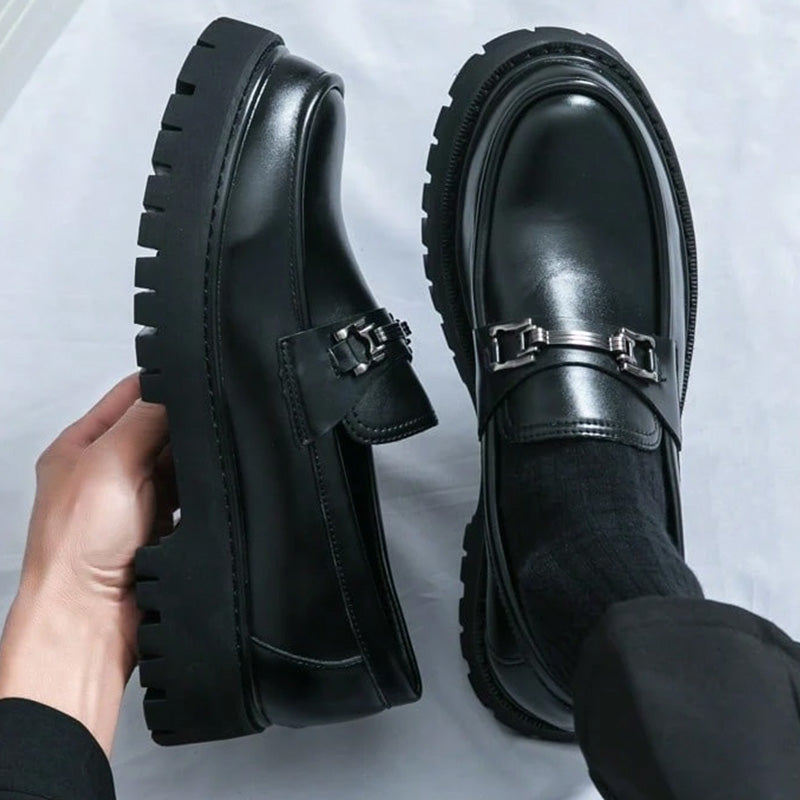 Contrast Men's Loafer: Sculpted Sole & Refined Metal Detail