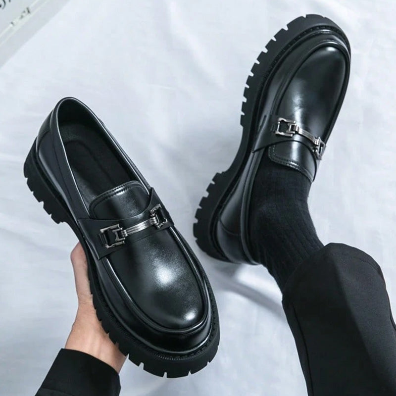 Contrast Men's Loafer: Sculpted Sole & Refined Metal Detail