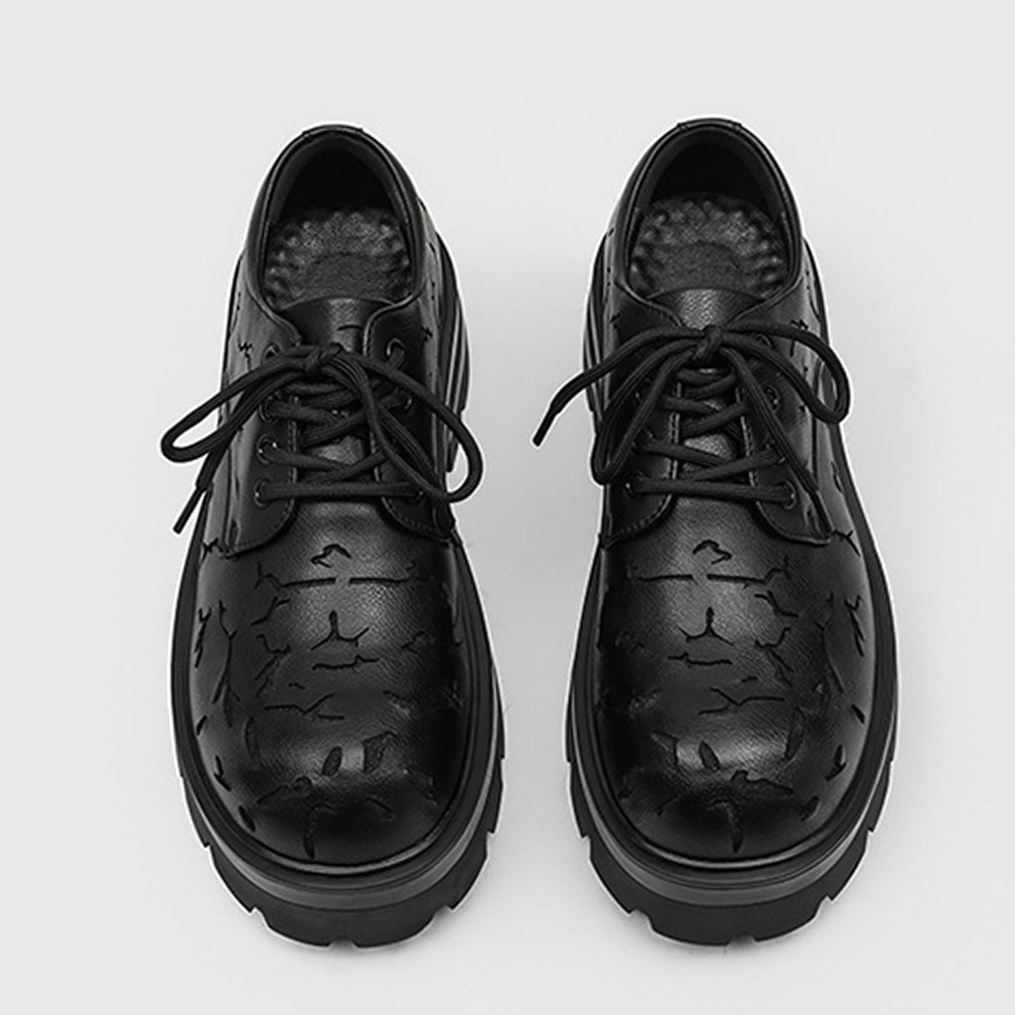 Men's Derbys Shoes: Artistic Cut-Out Pattern & Rugged Sole