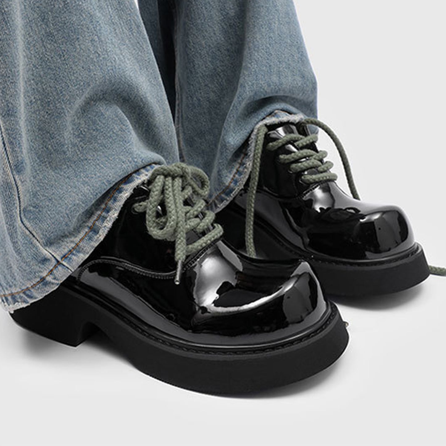 Men's Derby Shoes Chunky-Soled Lace-Up with High-Gloss Finish