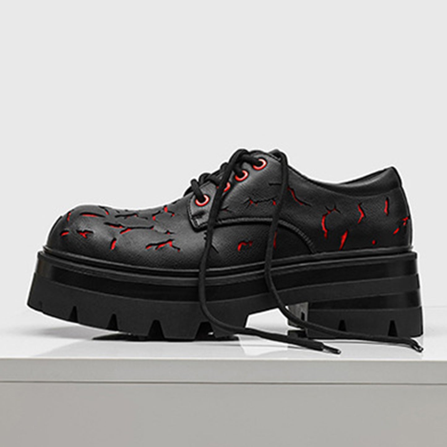 Men's Derbys Shoes: Artistic Cut-Out Pattern & Rugged Sole