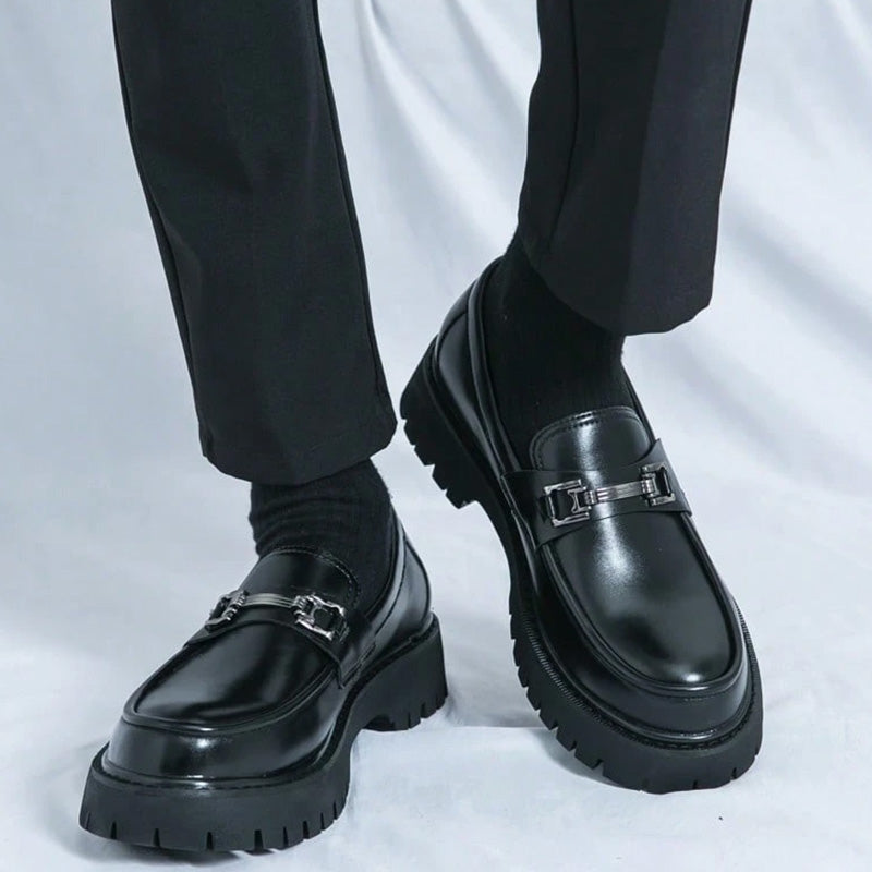 Contrast Men's Loafer: Sculpted Sole & Refined Metal Detail