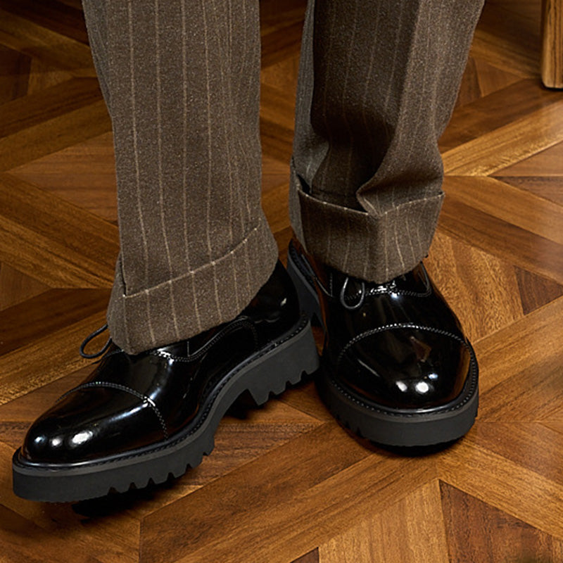 Refined Men's Oxford Shoes: Mirror Shine & Structured Toe Design