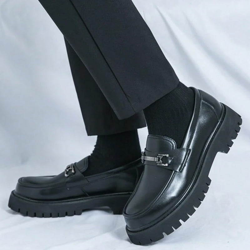 Contrast Men's Loafer: Sculpted Sole & Refined Metal Detail